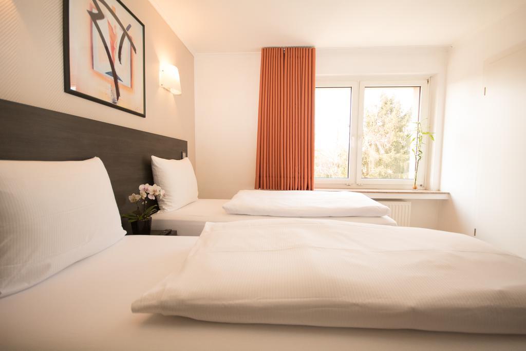 Bivius Hotel Restaurant Luxembourg Strassen Extérieur photo