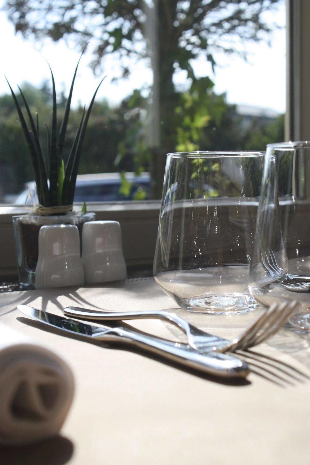 Bivius Hotel Restaurant Luxembourg Strassen Extérieur photo